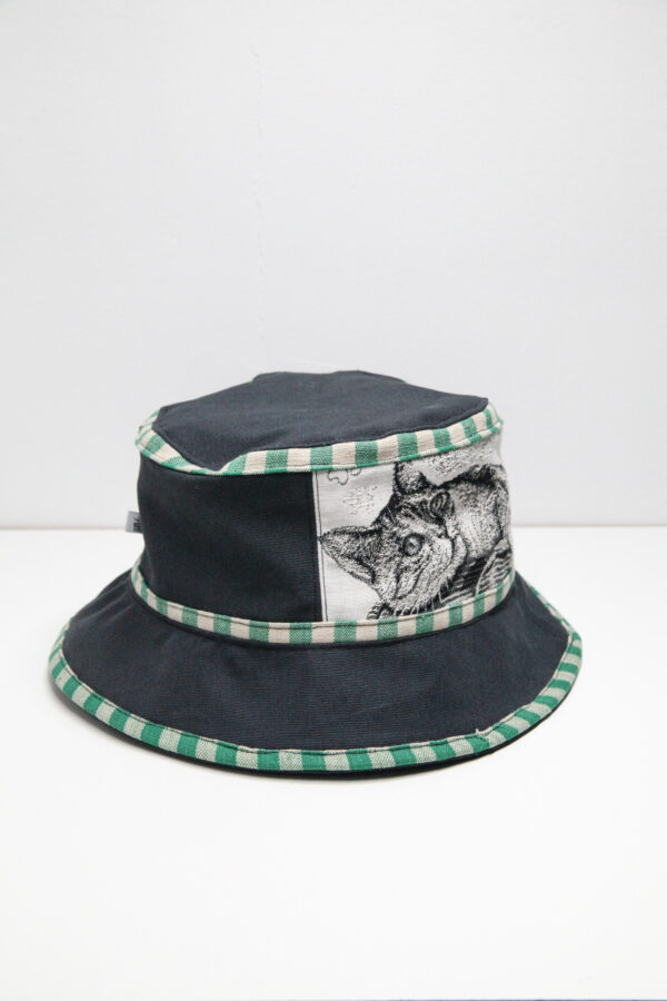 Bucket hat with kitten print