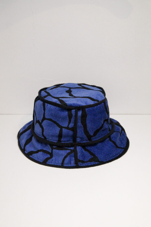 Velvet bucket hat with black and blue pattern