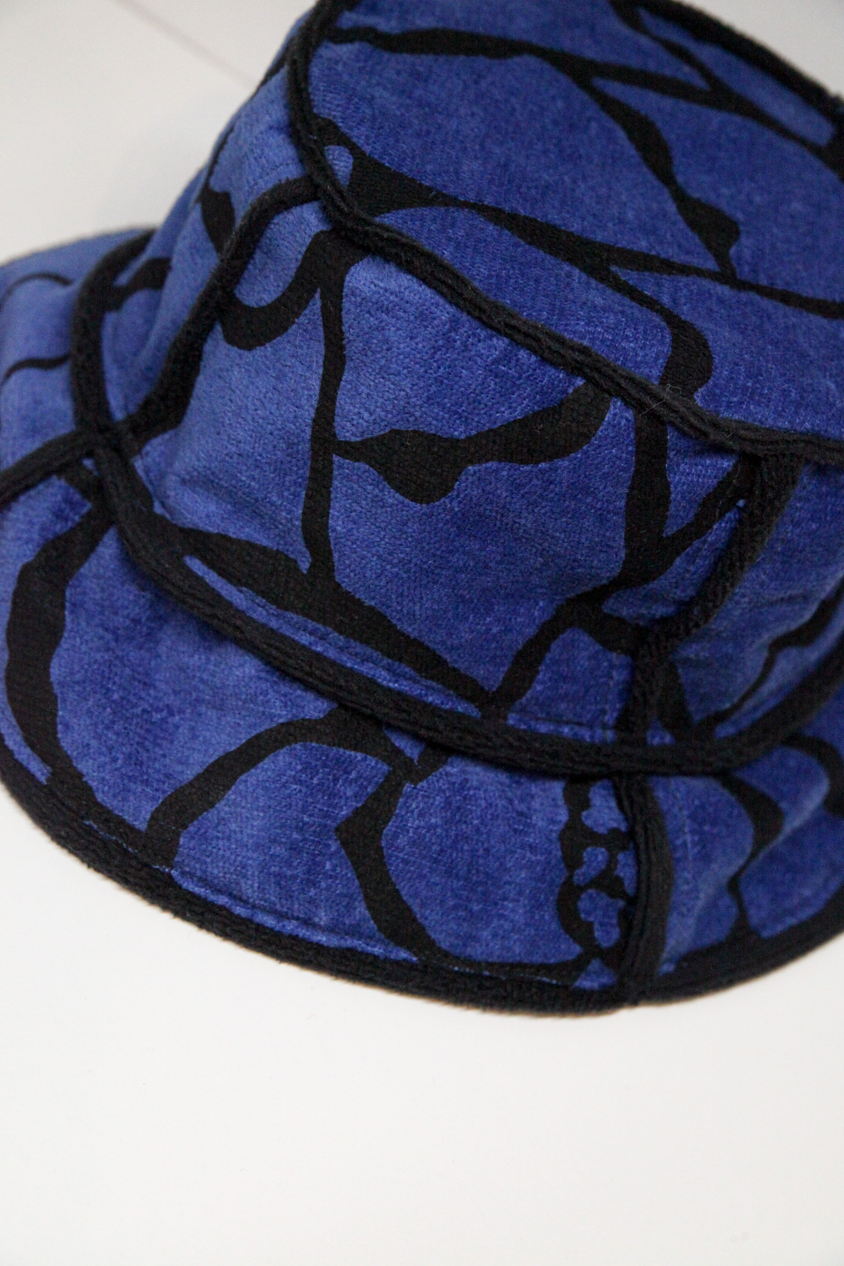 Velvet bucket hat with black and blue pattern