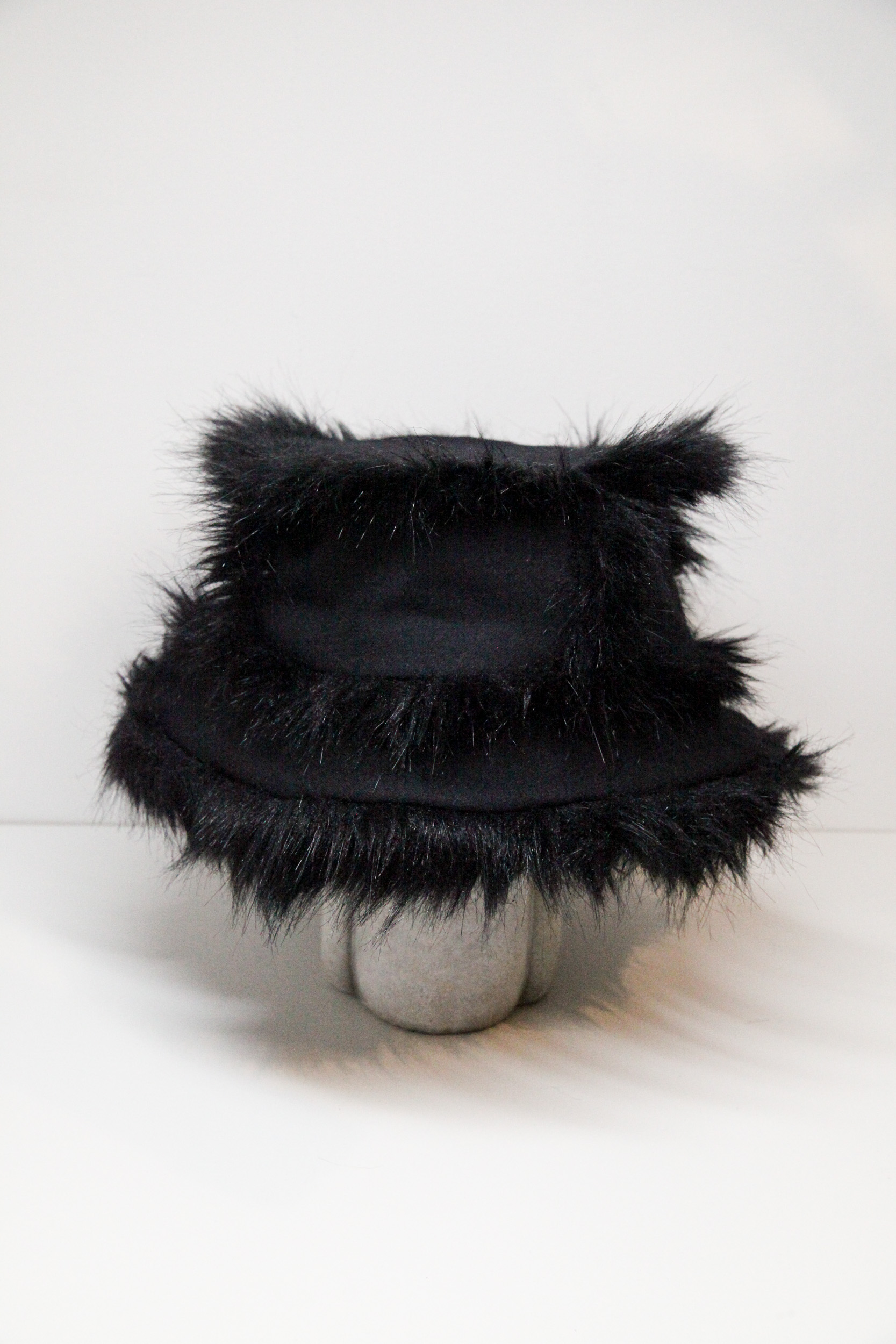 Black winter bucket hat faux fur