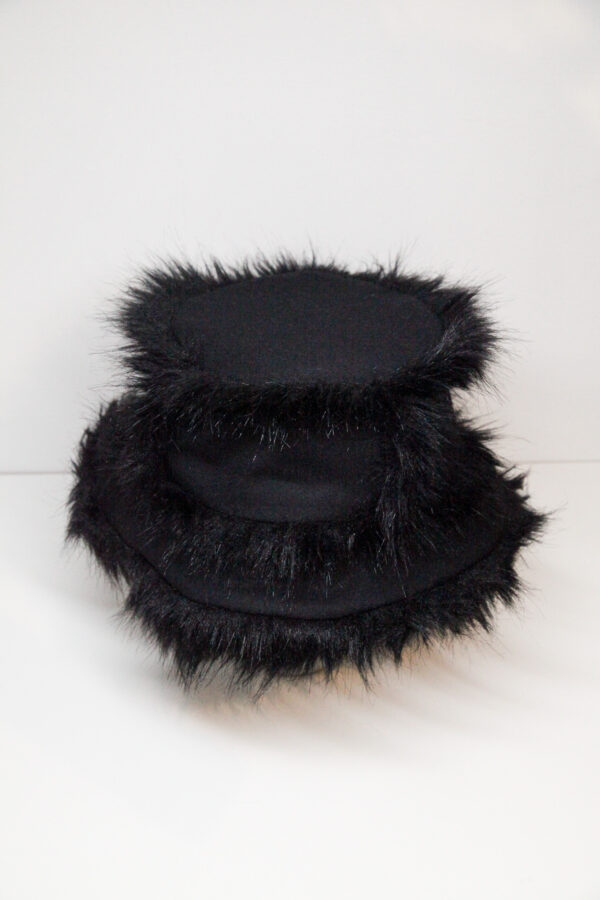 Black warm bucket hat with faux fur