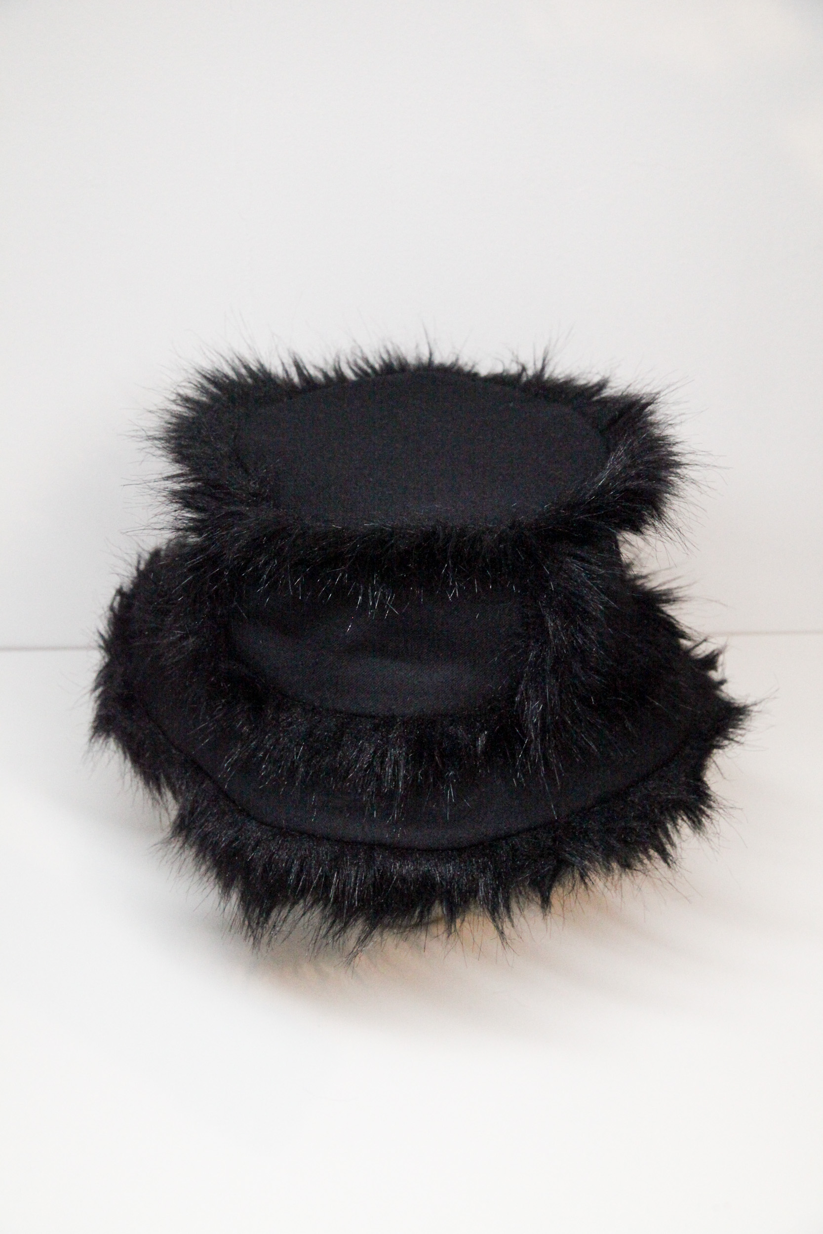 Black winter bucket hat faux fur