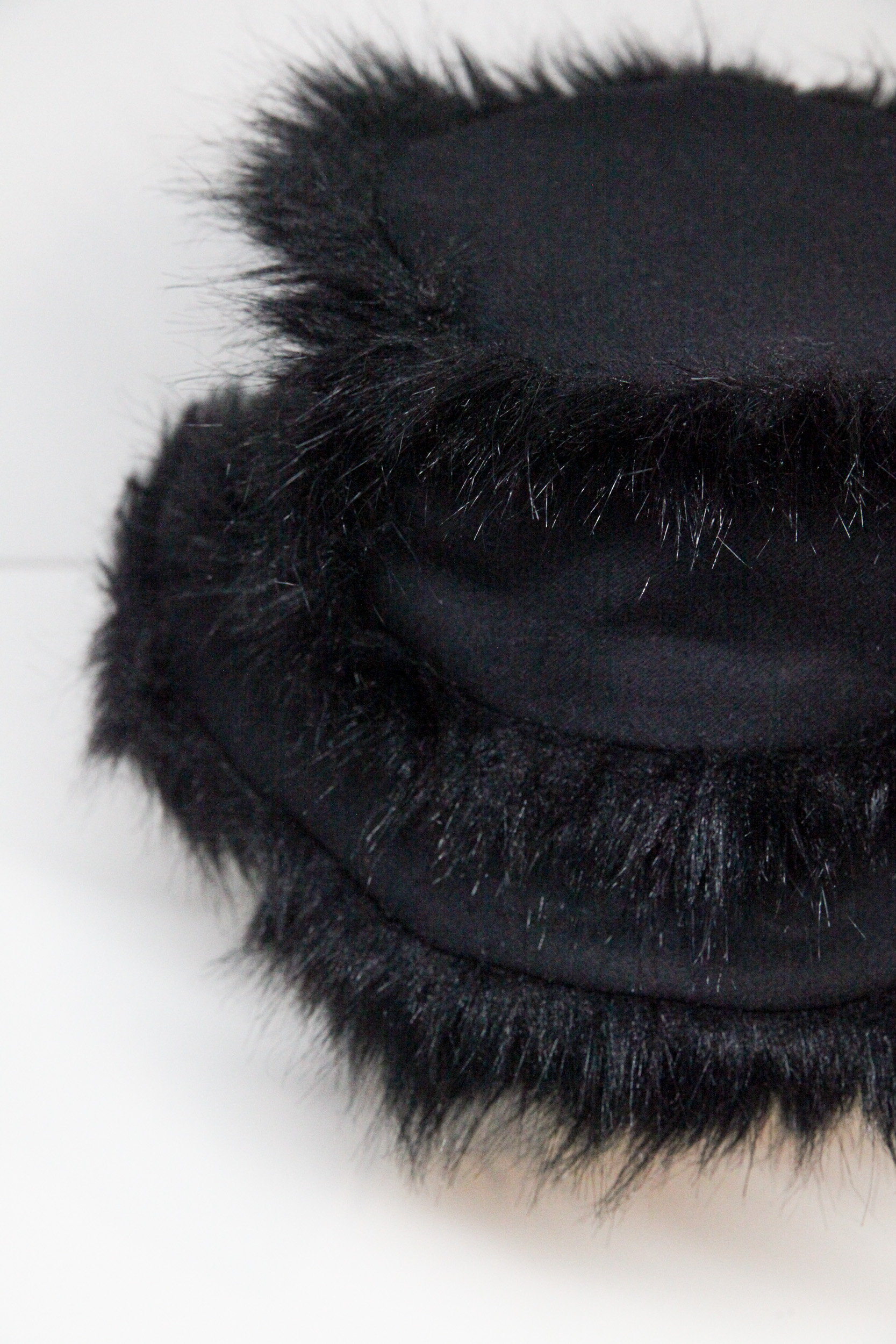 Black winter bucket hat faux fur