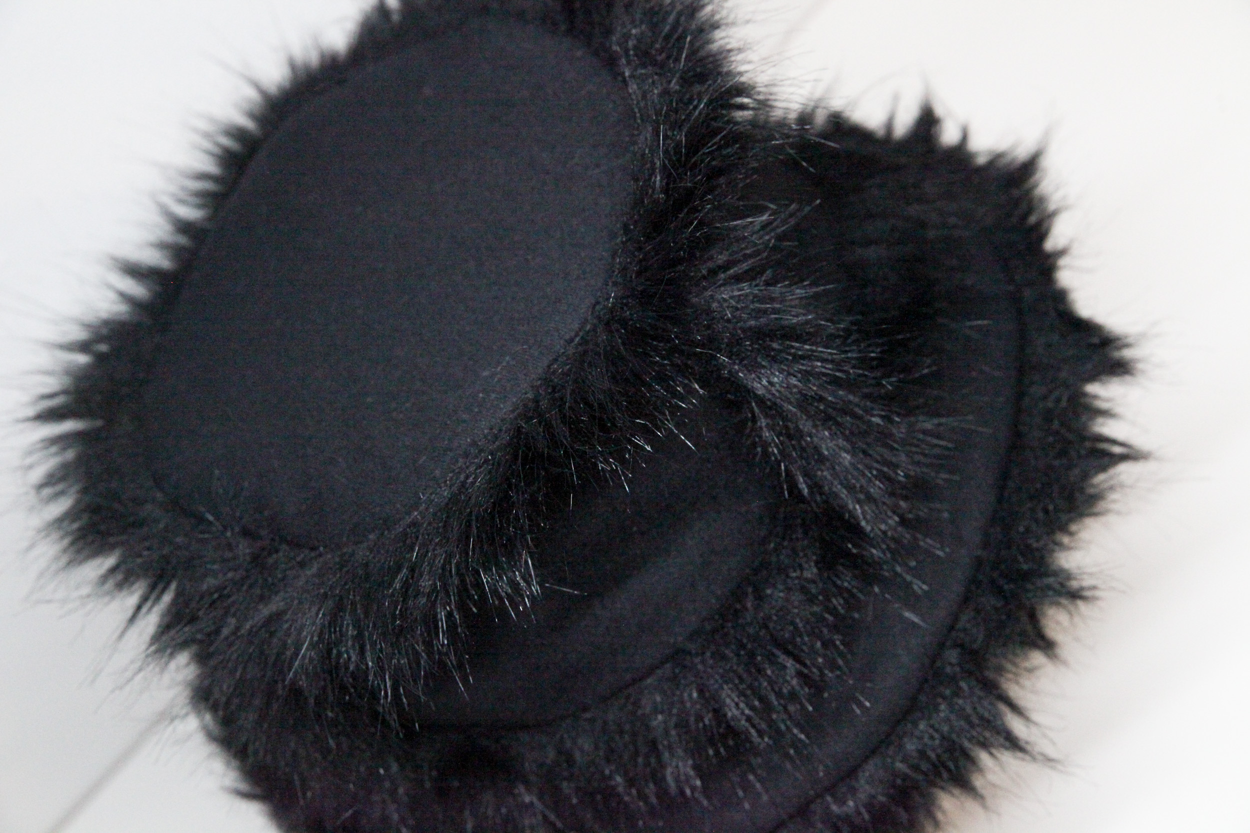 Black winter bucket hat faux fur