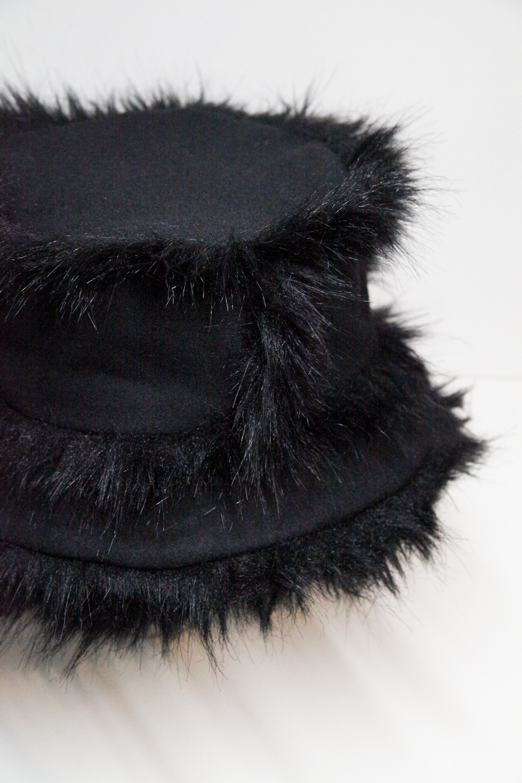 Black winter bucket hat faux fur