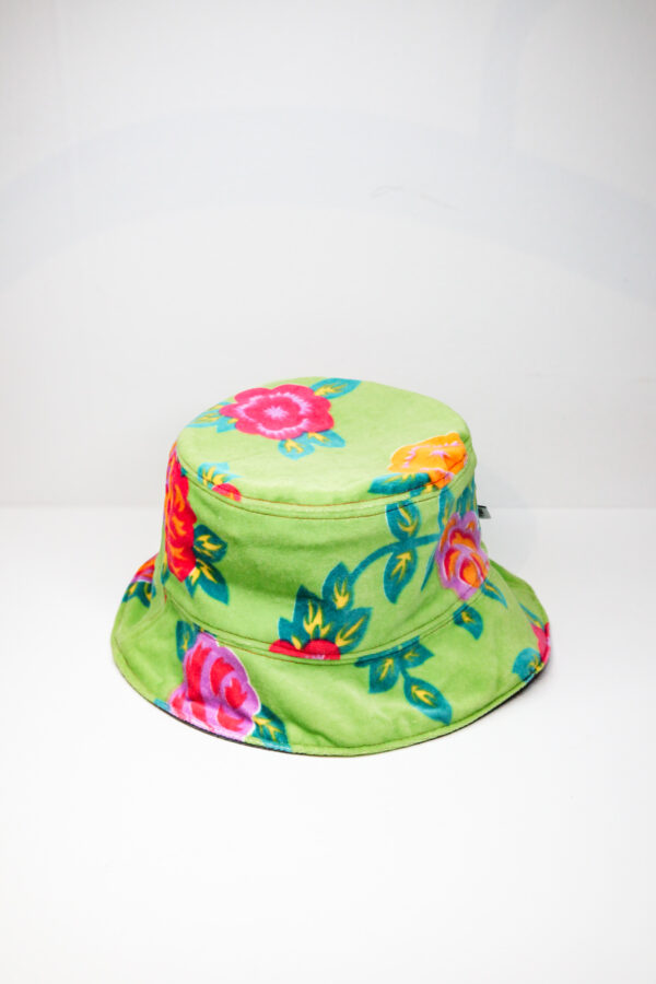 Velvet bucket hat green with flower pattern