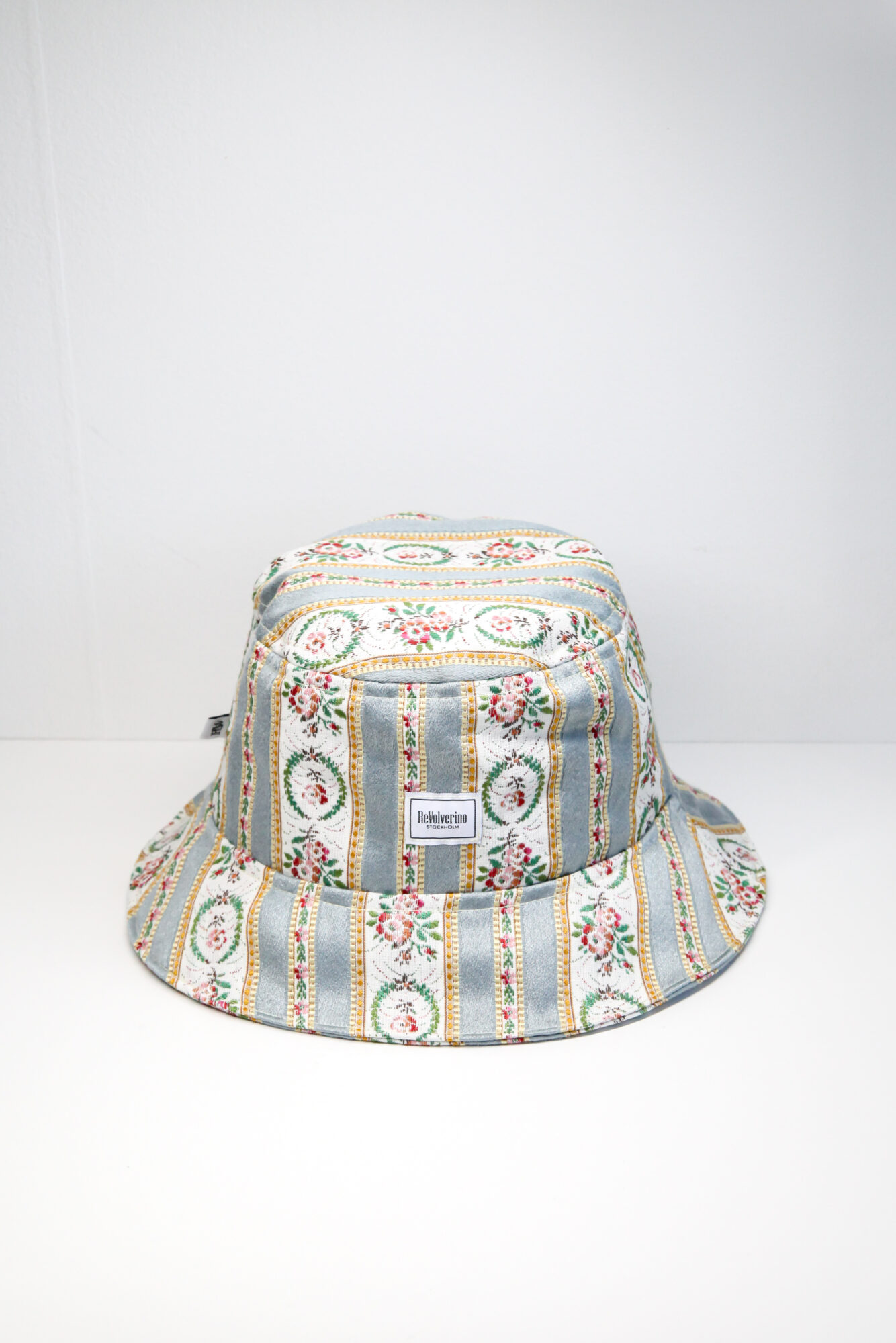 Classy bucket hat vintage royal silky pattern