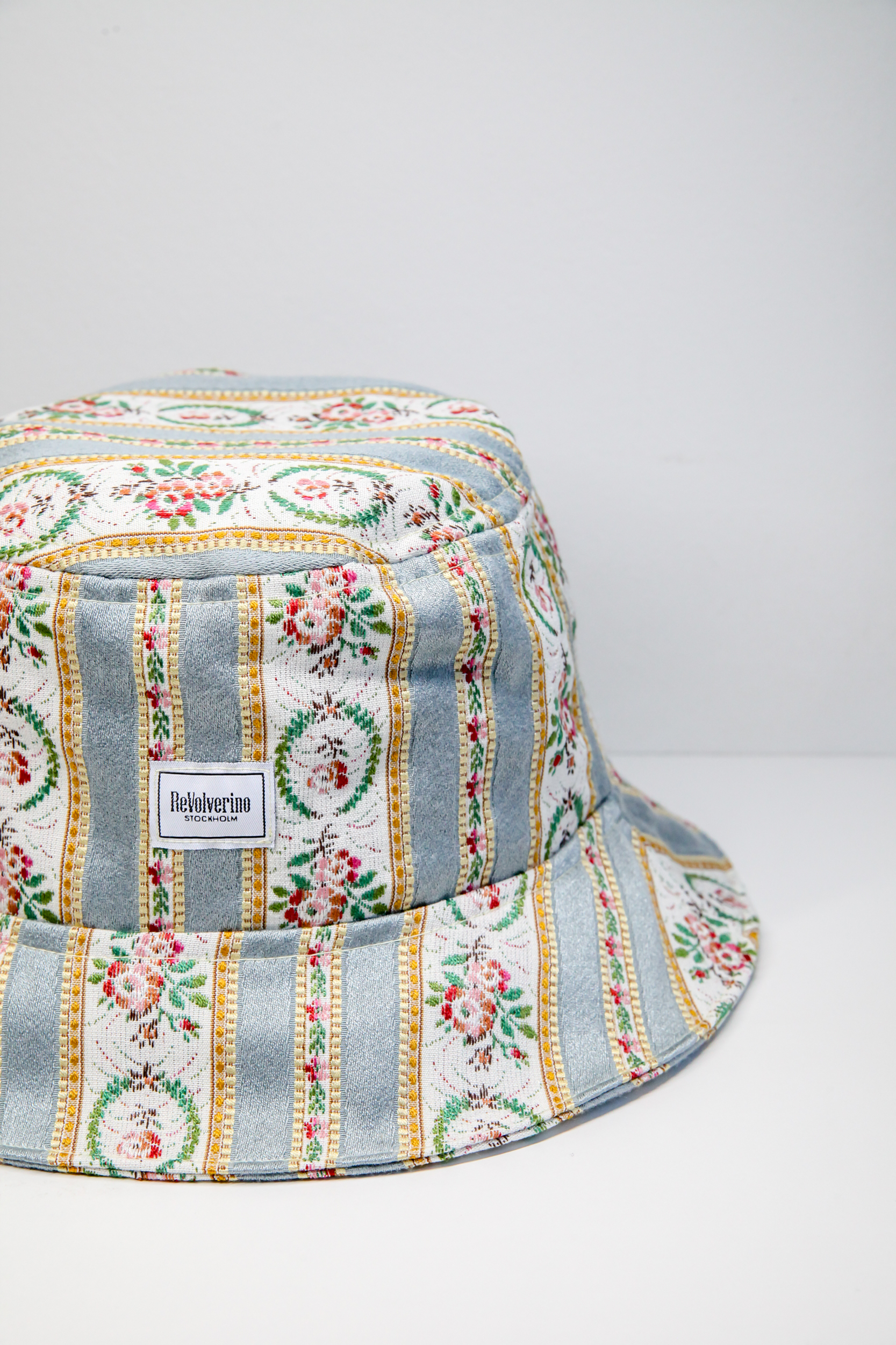 Classy bucket hat vintage royal silky pattern