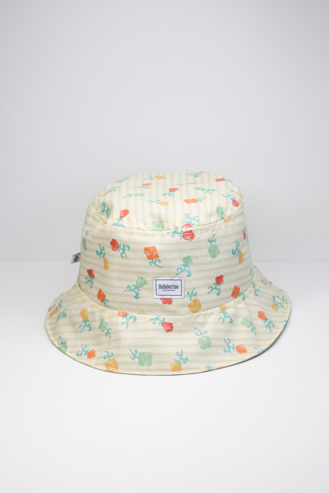 Summer bucket hat with flower pattern yellow strips