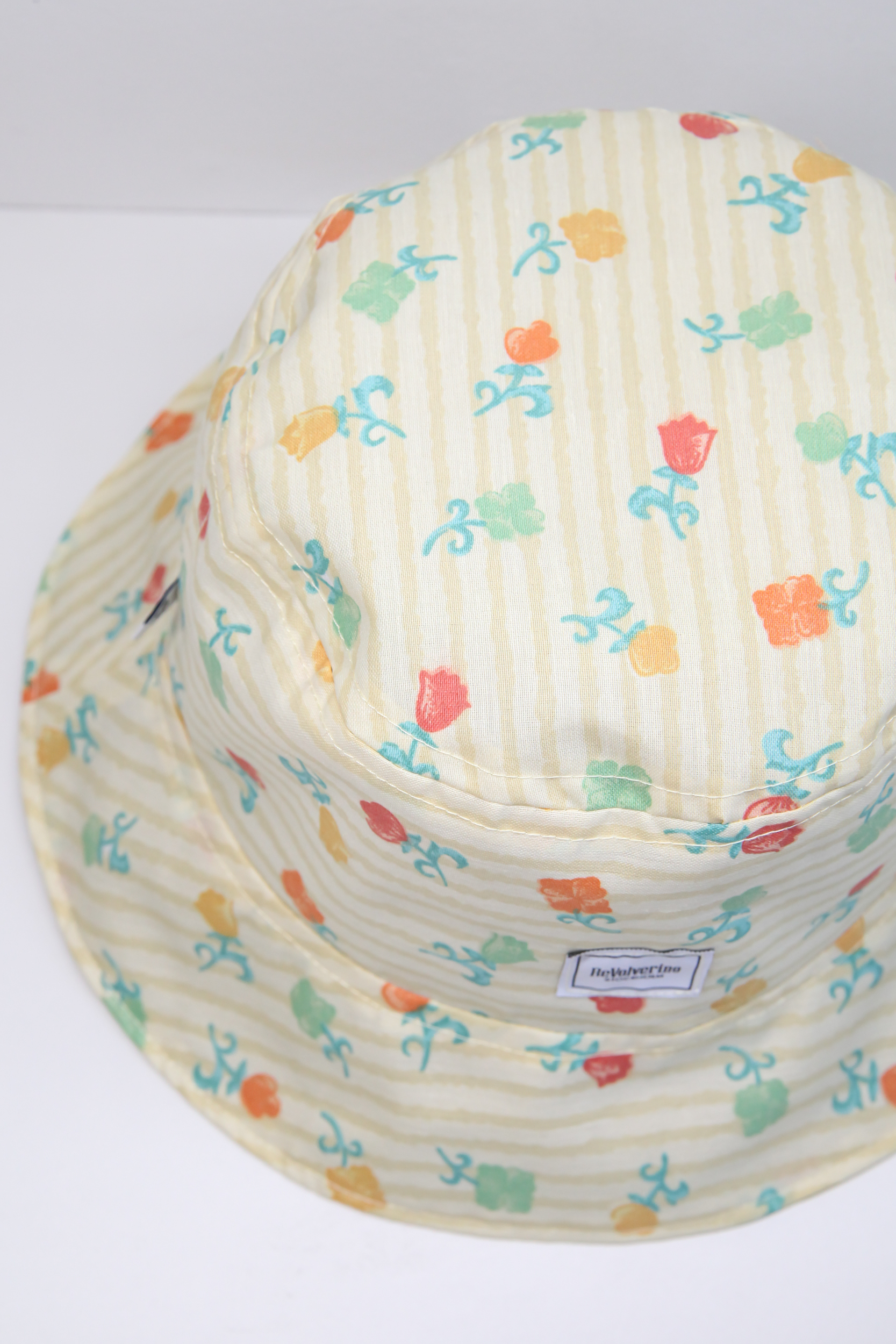 Summer bucket hat with flower pattern yellow strips