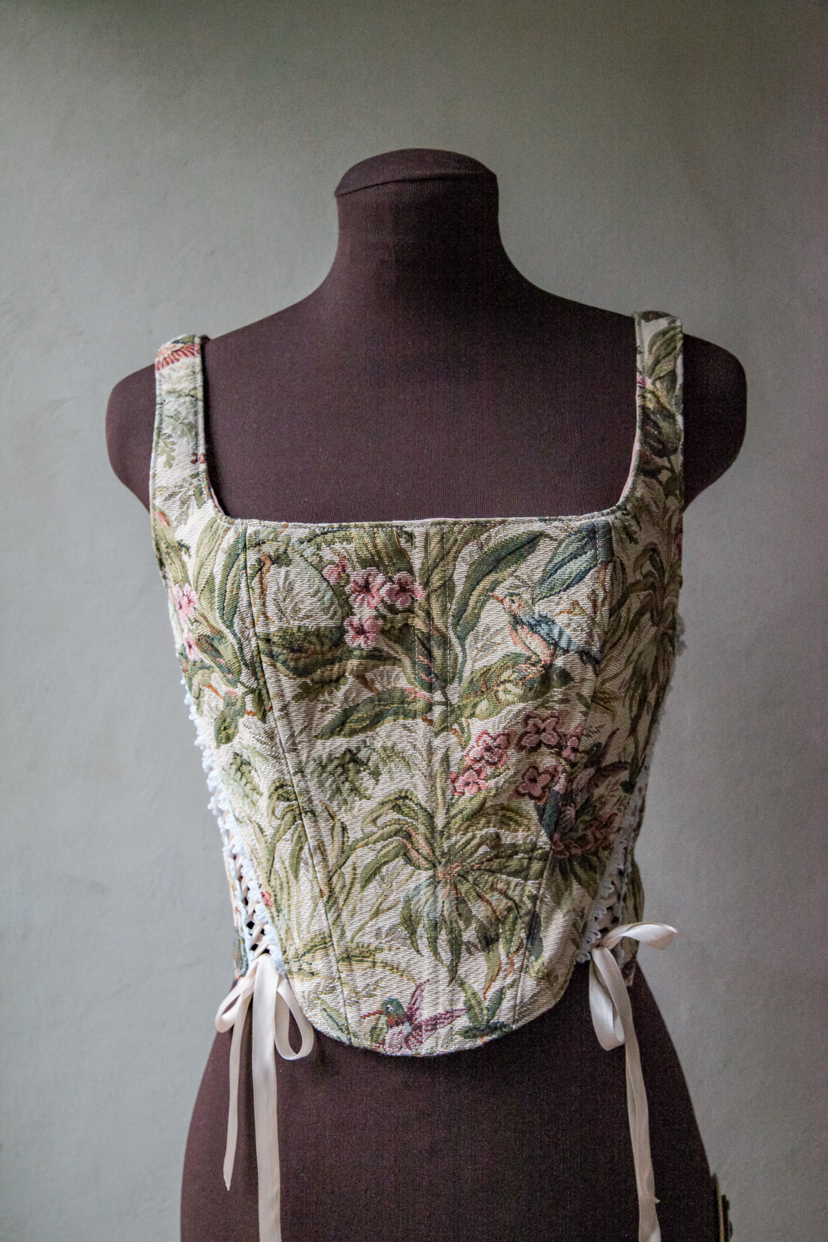 Corset top retro jungle pattern with tropical birds and flowers with satin lacing on both sides