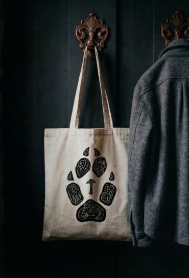 Återvunna tygkassar och väskor med folkkonst